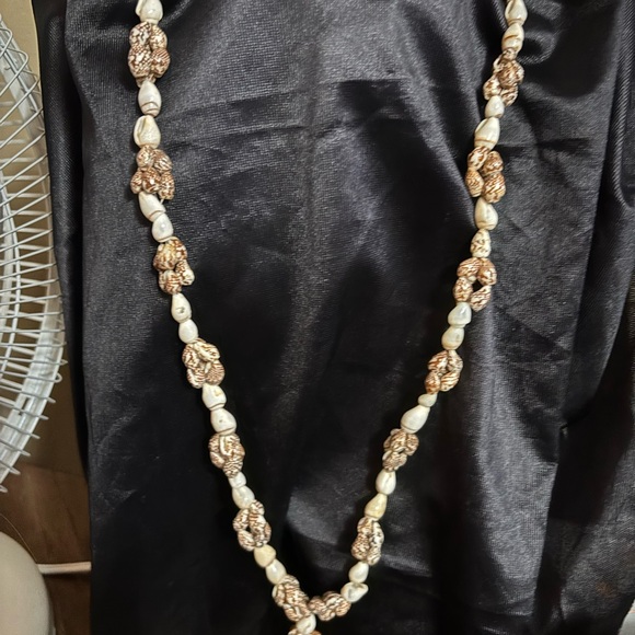 Jewelry - Elegant Gold and Cream Beaded Necklace